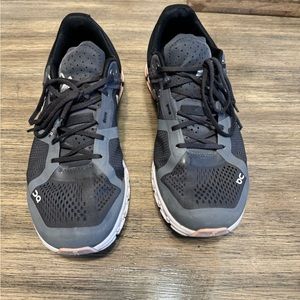 On Cloud women’s sneaker, gray/ pink size 6.5